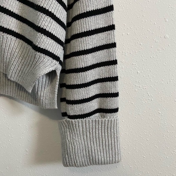 Abercrombie & Fitch Black & Gray Striped Collared Cardigan - Picture 3 of 8
